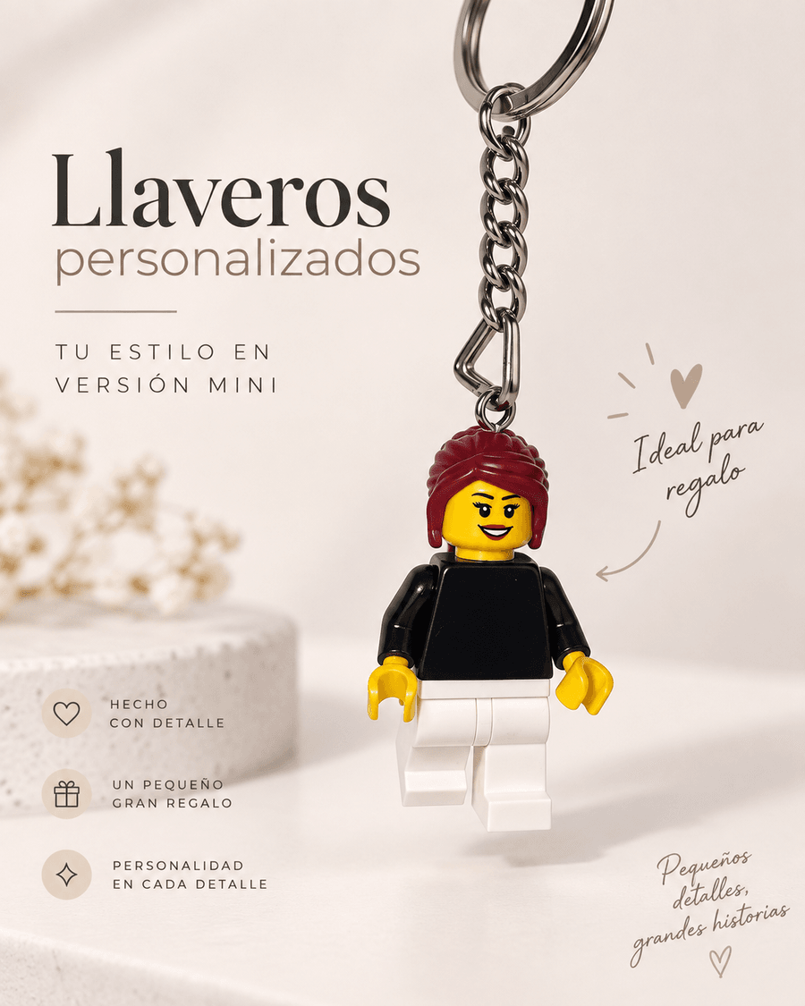 Llavero personalizado RevoLego con figura de mujer colgando de una cadena